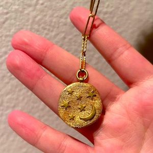 “Shimmer Disc Pendant” chain necklace